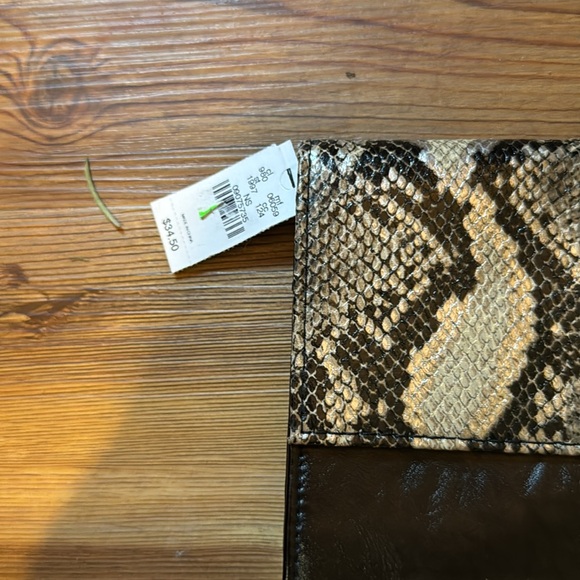 Express Chic Black and Snake Print Clutch NWT - Picture 2 of 6